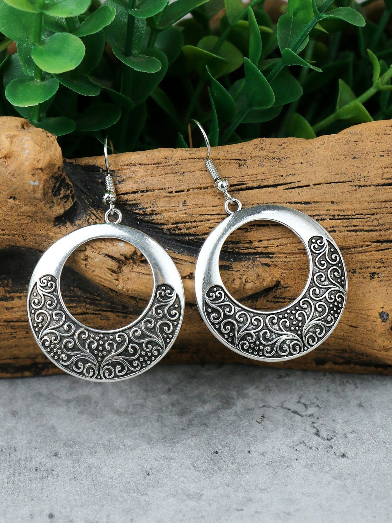 Hollow Out Round Charm Necklace & Drop Earrings