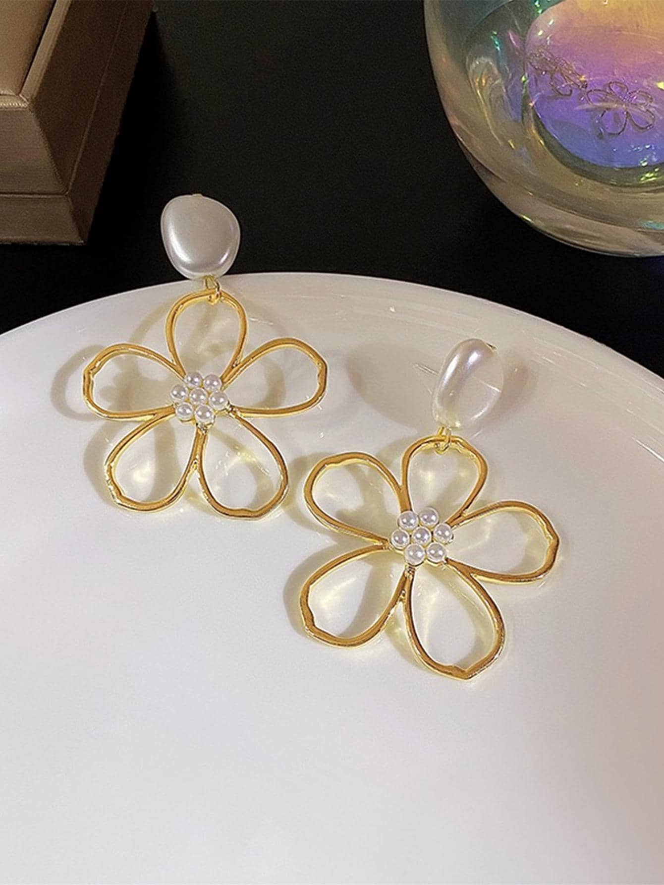 2pcs Faux Pearl Decor Flower Drop Earrings