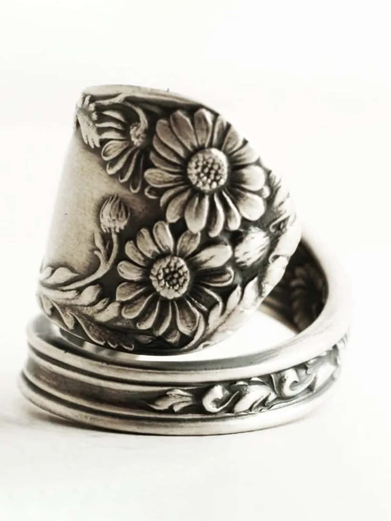 Vintage Copper Alloy Flower Graphic Ring