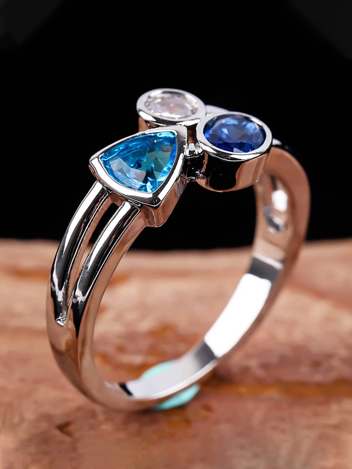 Fashionable Irregular Three-Color Stone Cocktail Ring