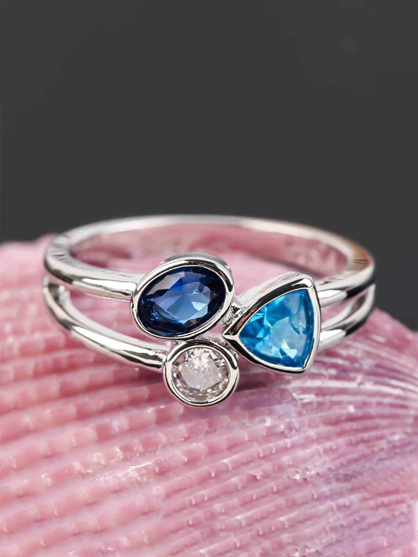 Fashionable Irregular Three-Color Stone Cocktail Ring