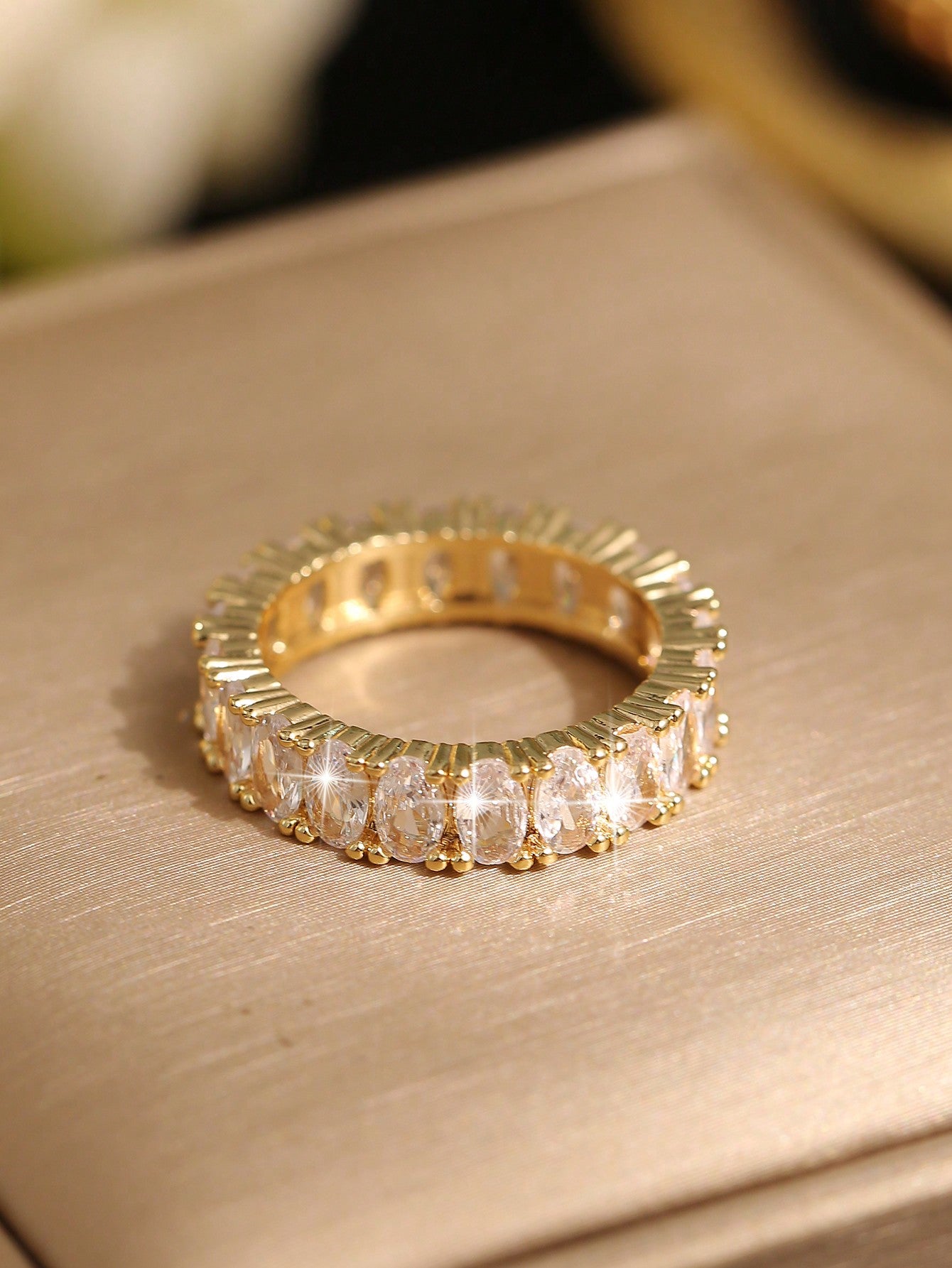 Radiant Elegance: 18K Gold Oval Cubic Zirconia Wedding Ring