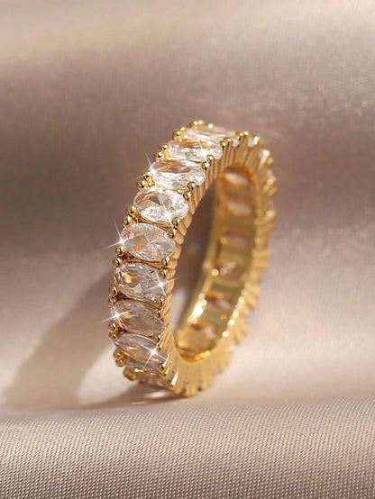 Radiant Elegance: 18K Gold Oval Cubic Zirconia Wedding Ring