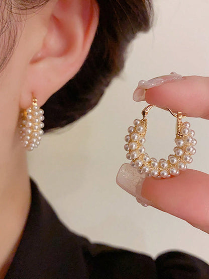 Sophisticated Pearl Design Ear Studs