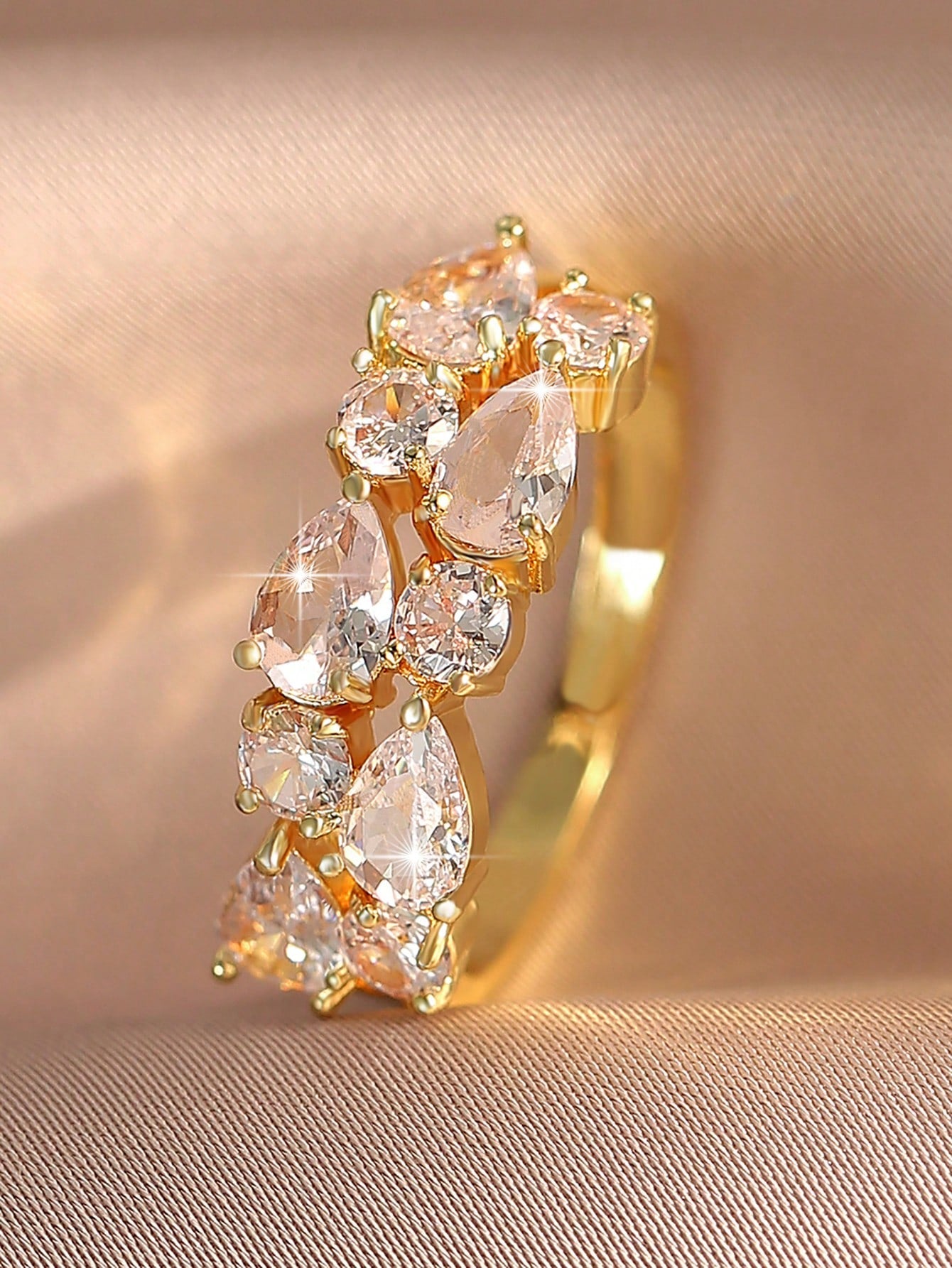 Radiant Elegance: 18K Gold Oval Cubic Zirconia Wedding Ring