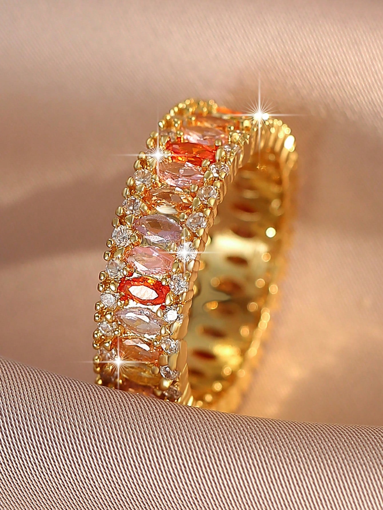 Radiant Elegance: 18K Gold Oval Cubic Zirconia Wedding Ring