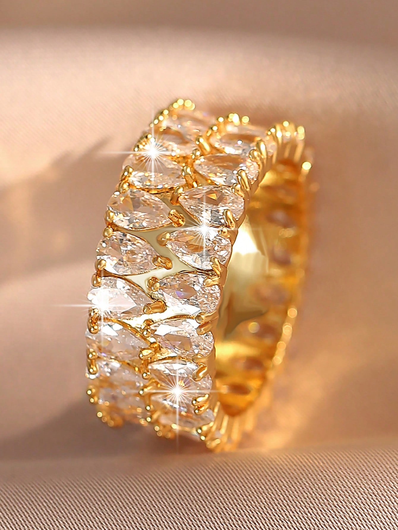 Radiant Elegance: 18K Gold Oval Cubic Zirconia Wedding Ring