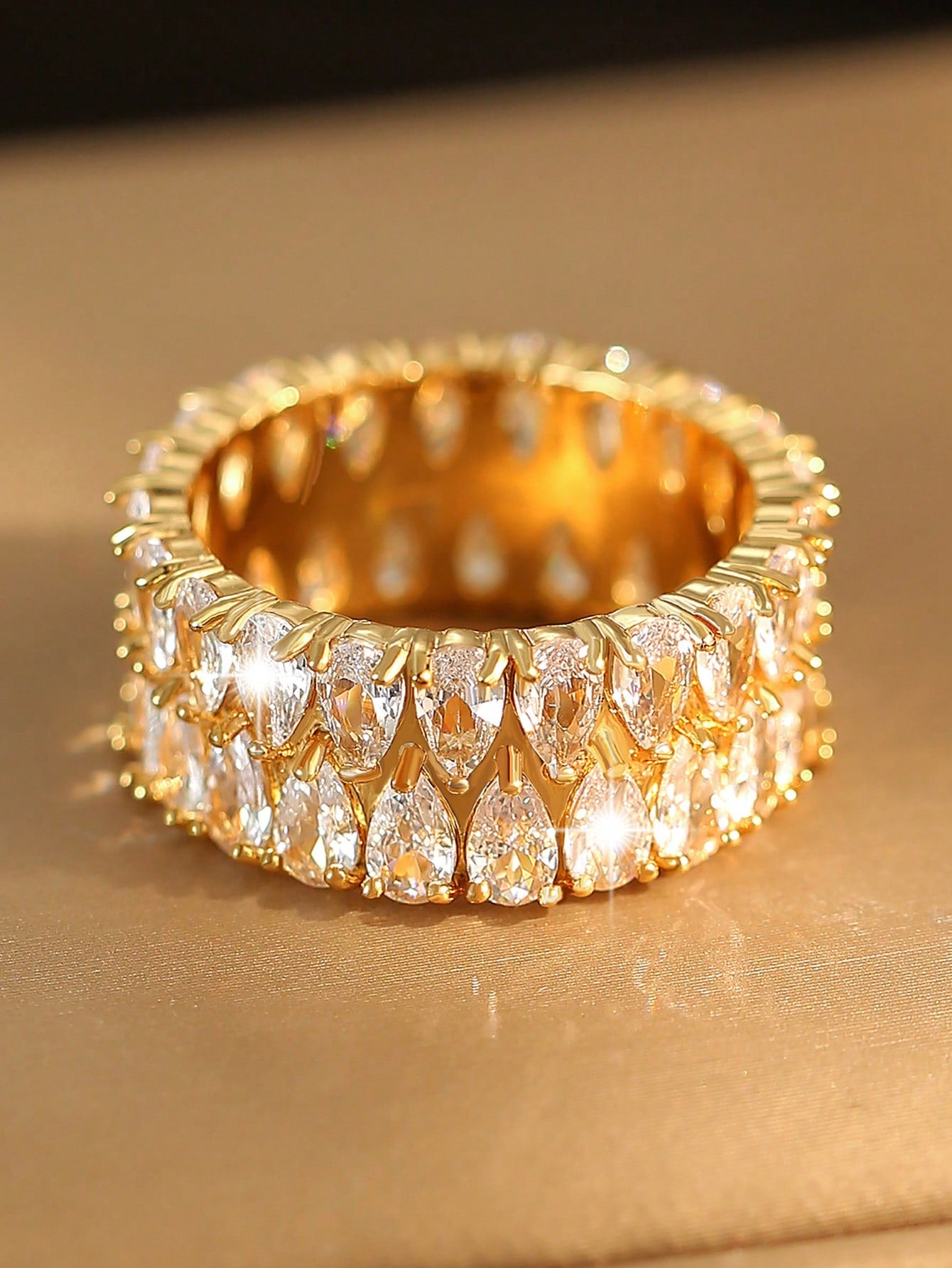 Radiant Elegance: 18K Gold Oval Cubic Zirconia Wedding Ring