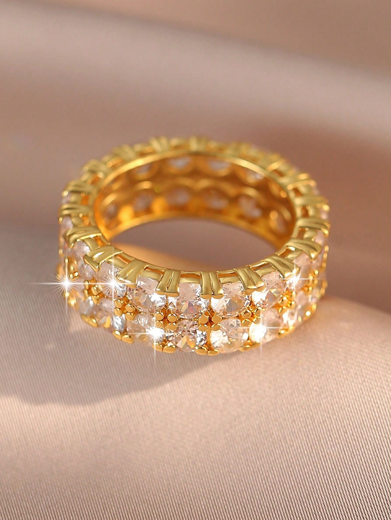 Radiant Elegance: 18K Gold Oval Cubic Zirconia Wedding Ring