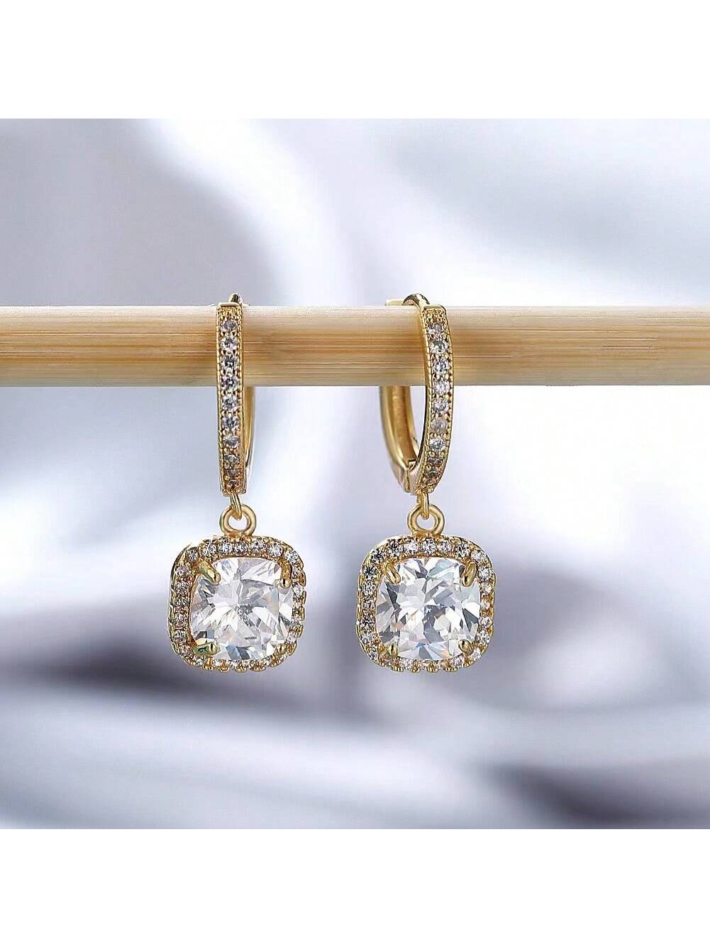 Square Shaped Shimmering Cubic Zirconia Pendant Earrings Set