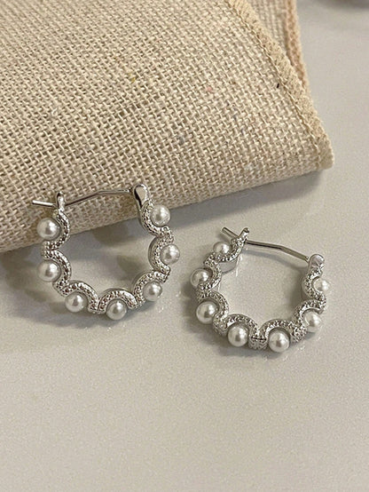 Sophisticated Pearl Design Ear Studs