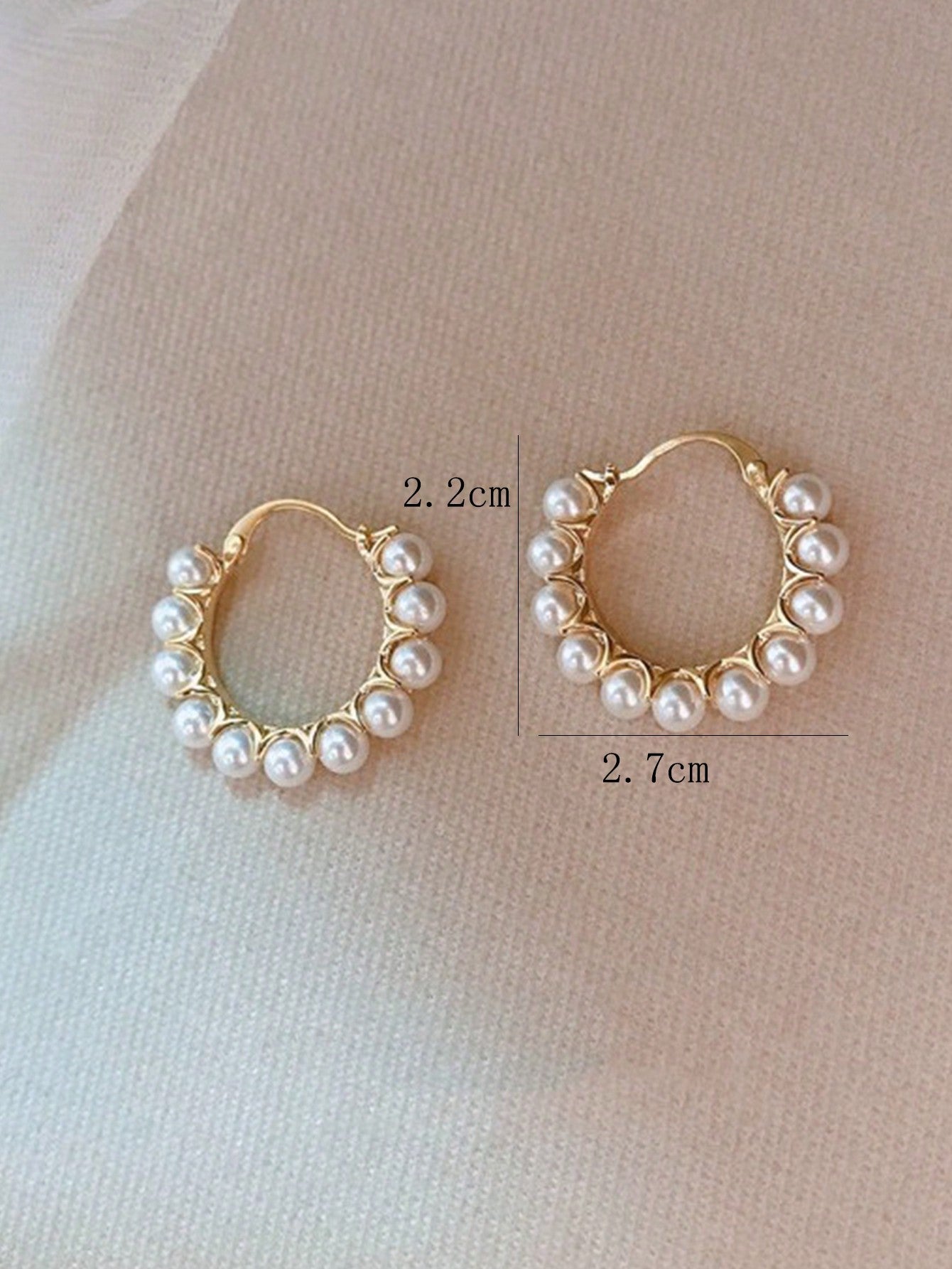 Sophisticated Pearl Design Ear Studs