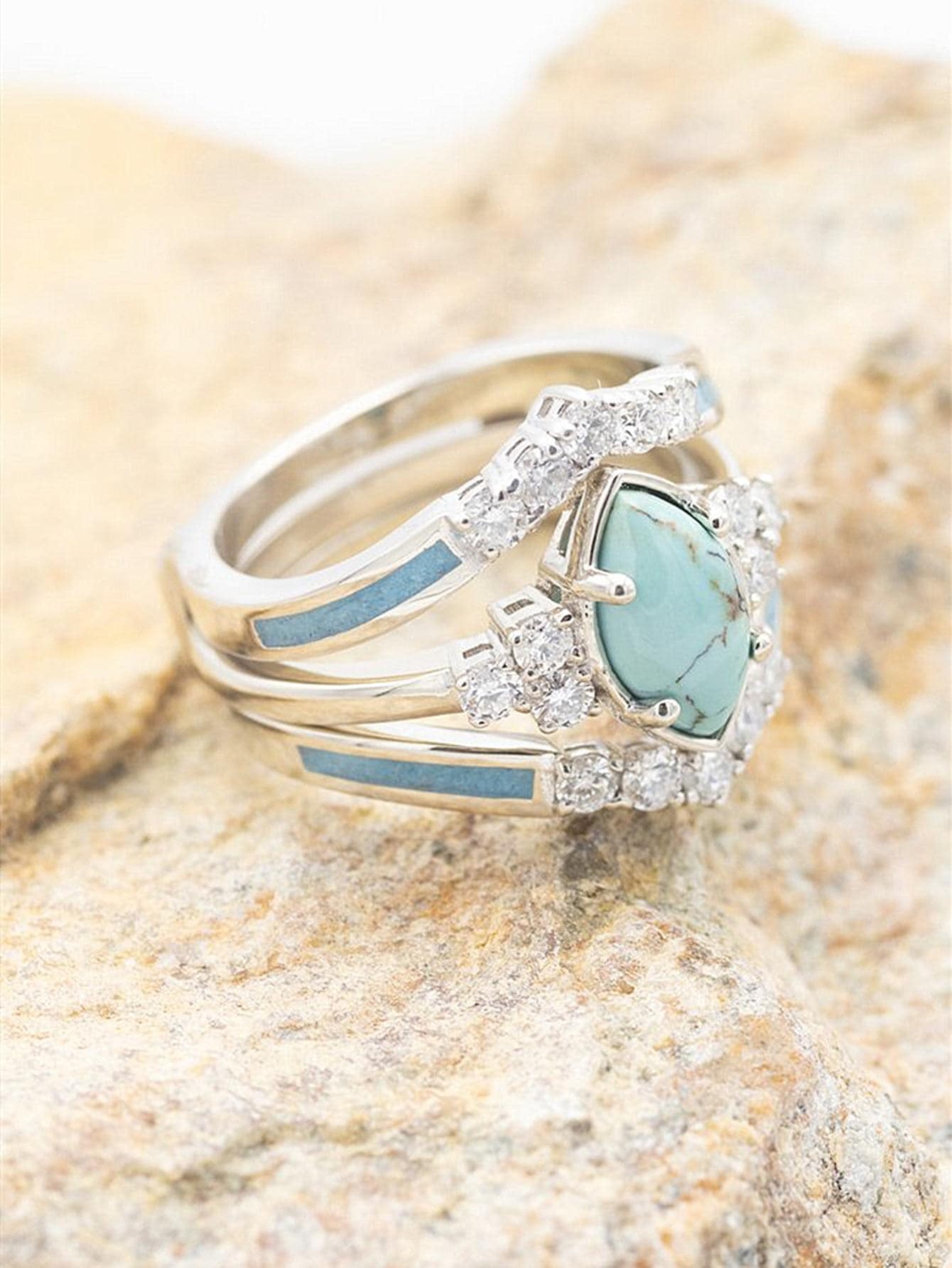 Women Hollow Turquoise Ring With Delicate Rhinestone