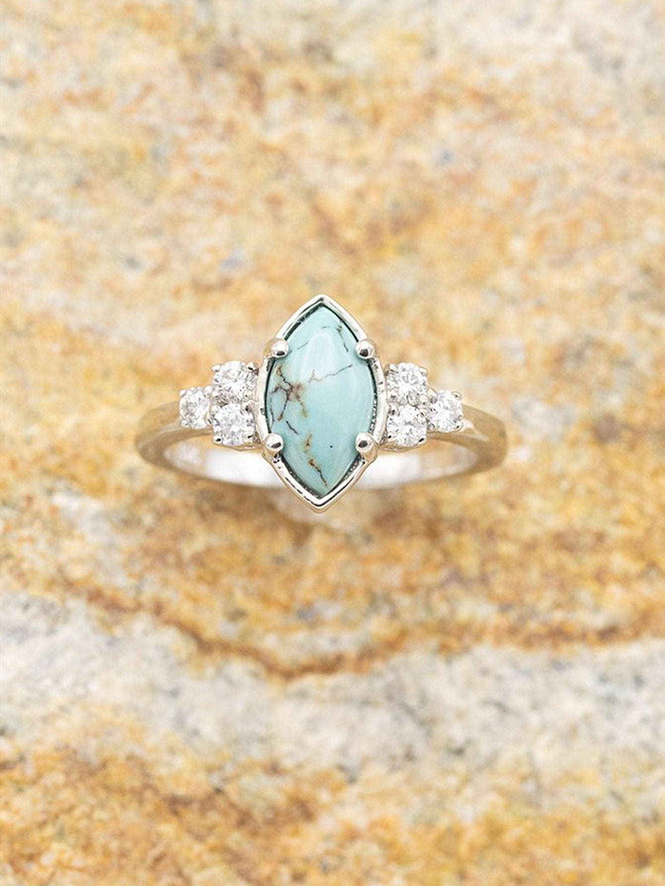 Women Hollow Turquoise Ring With Delicate Rhinestone