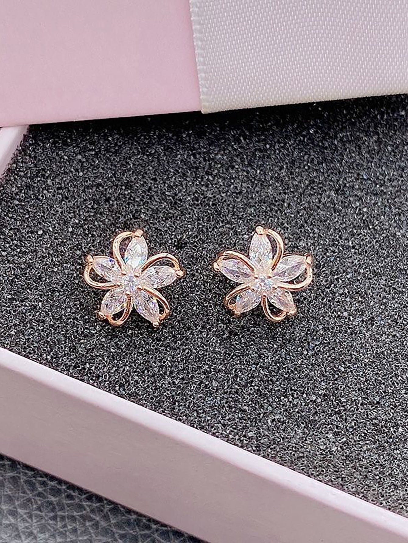 1pair Glamorous Copper Flower Design Cubic Zirconia Decor Stud Earrings