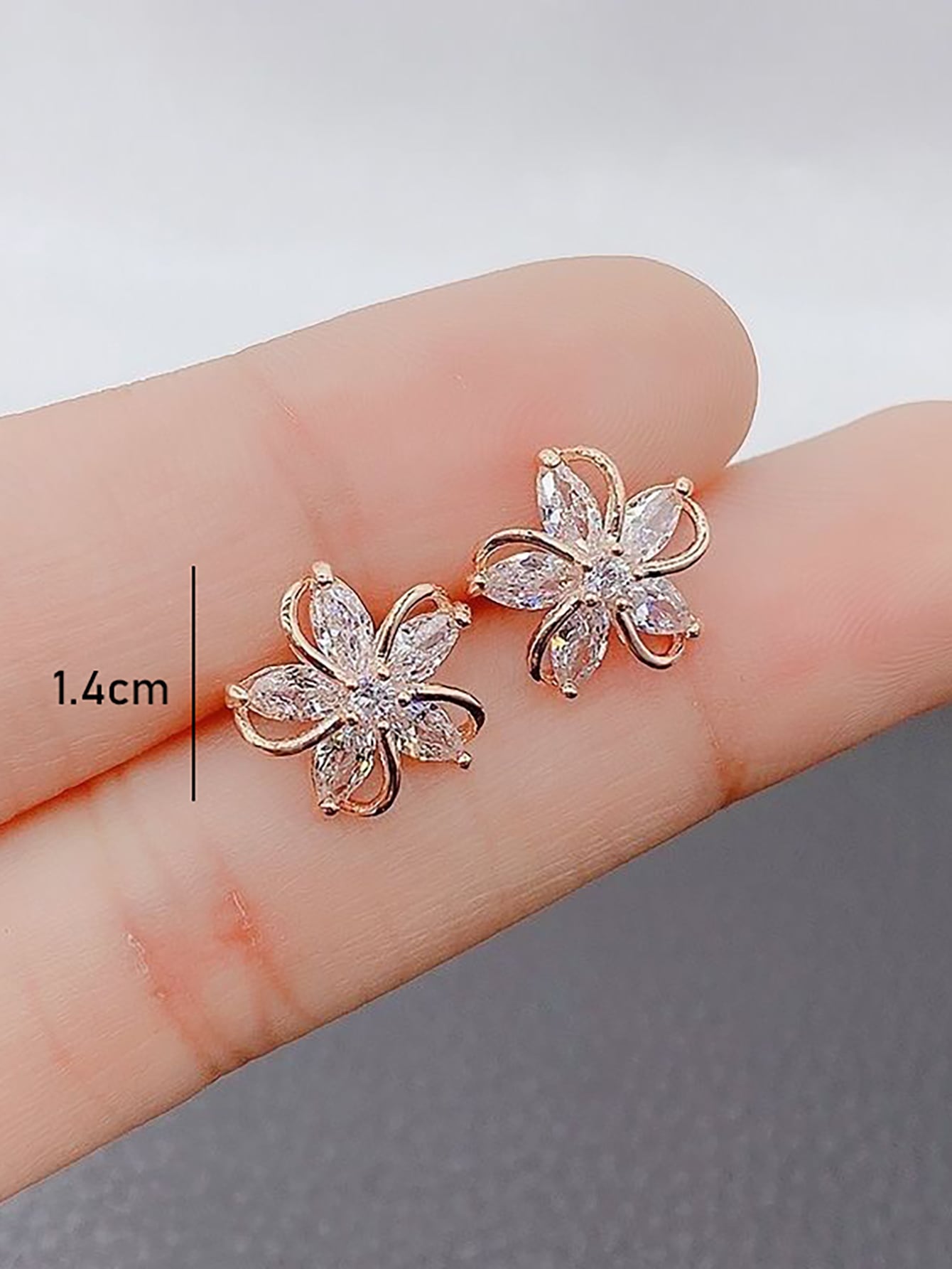 1pair Glamorous Copper Flower Design Cubic Zirconia Decor Stud Earrings