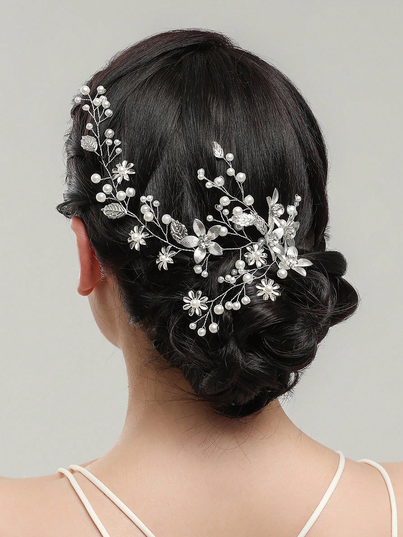 Blooms of Elegance: Flower Headband for Bride