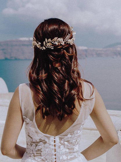 Blooms of Elegance: Flower Headband for Bride