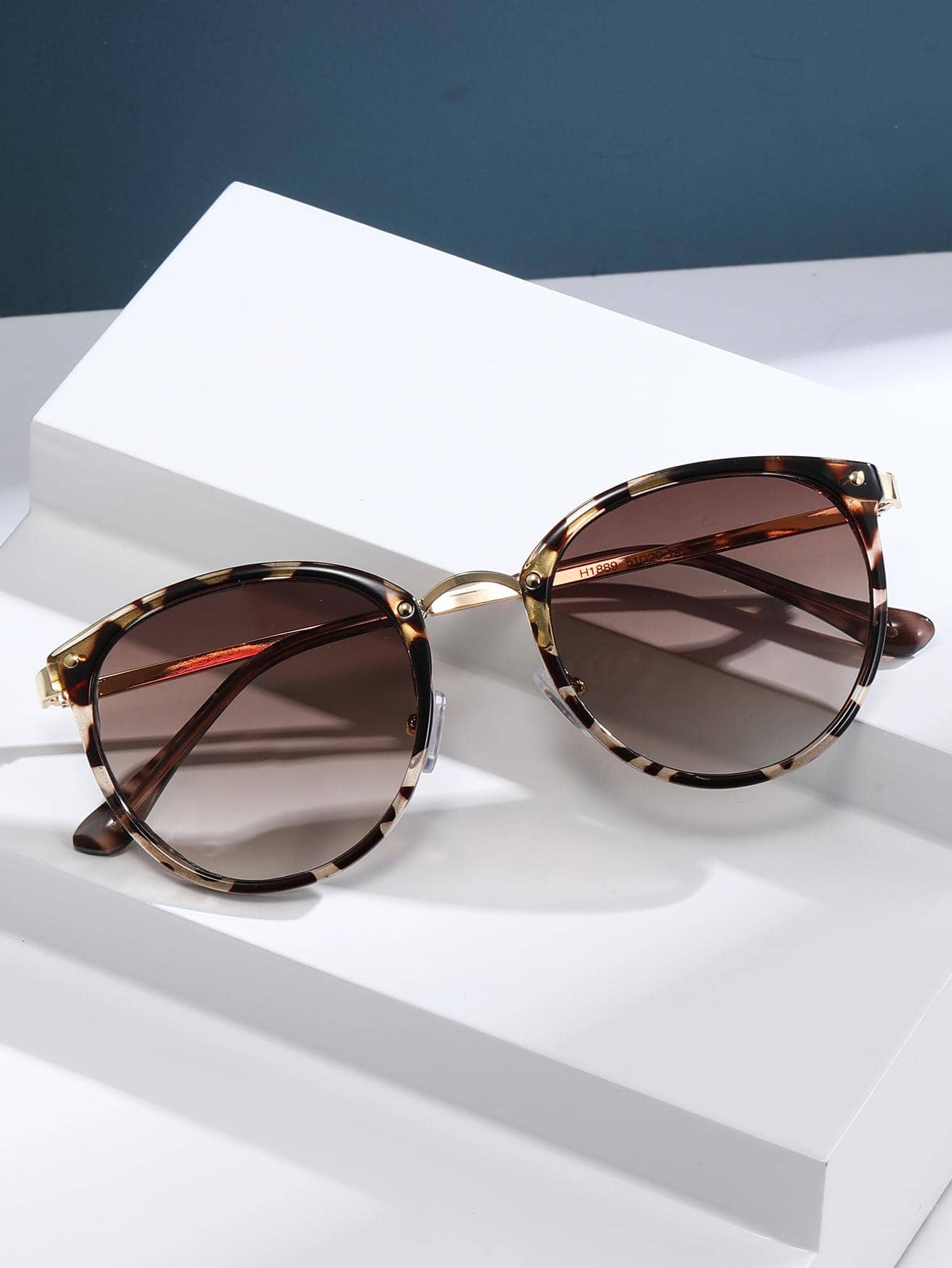 Trendy Tortoiseshell Round Frame Sunglasses