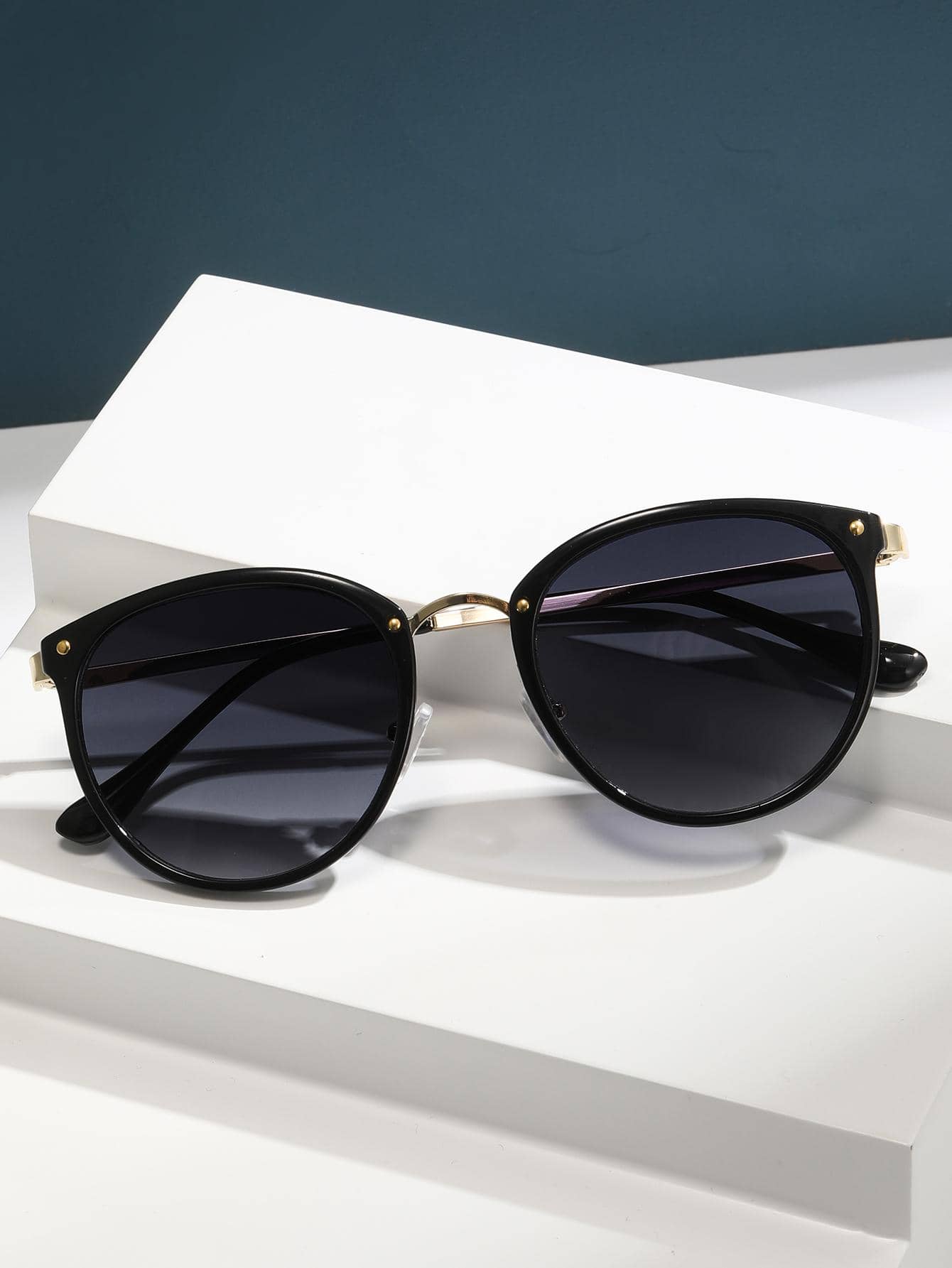 Trendy Tortoiseshell Round Frame Sunglasses