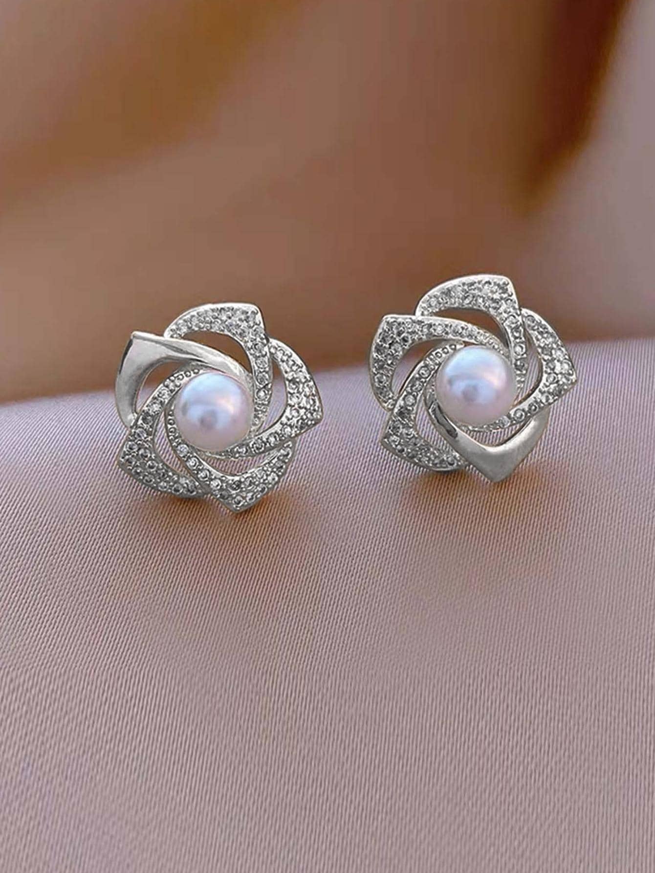 Faux Pearl Rhinestone Flower Decor Stud Earrings