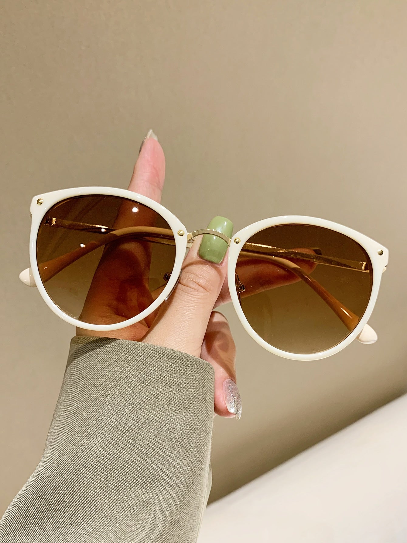 Trendy Tortoiseshell Round Frame Sunglasses