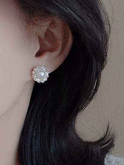 Faux Pearl Rhinestone Flower Decor Stud Earrings