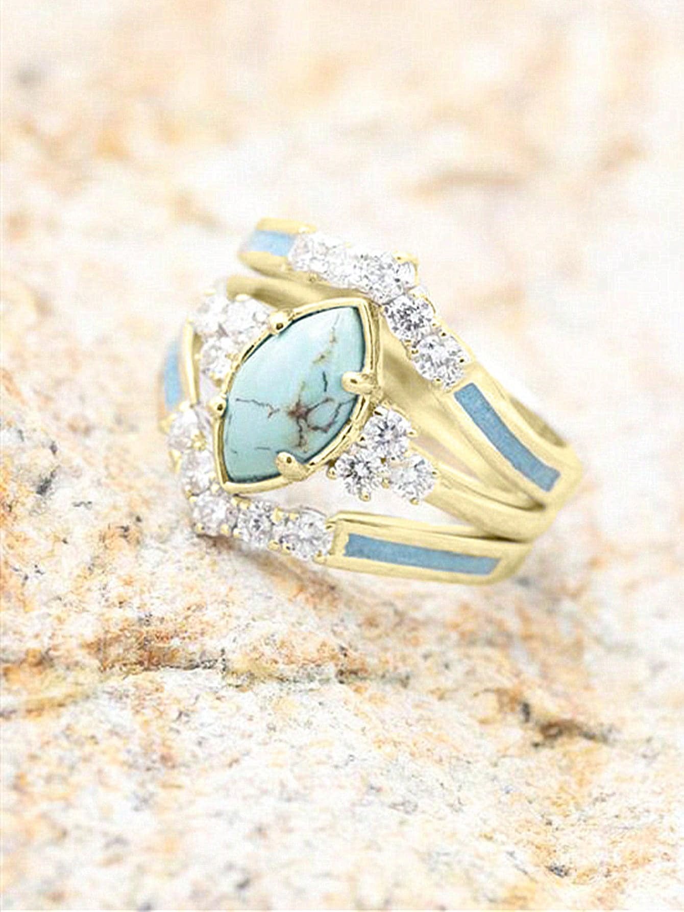 Women Hollow Turquoise Ring With Delicate Rhinestone